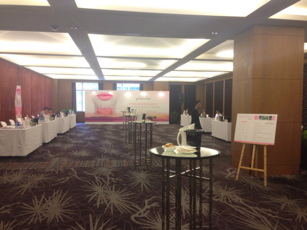 2014年(nián)6月(yuè)13日(rì)參加了(le)法國(guó)普羅旺斯葡萄酒行(xíng)業(yè)協會(huì)北(běi)京站(zhàn)推廣酒會(huì)