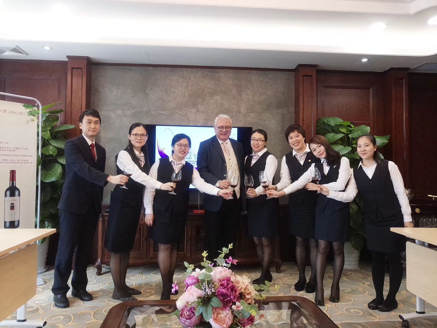 2019年(nián)5月(yuè)19日(rì)珠江新城(chéng)VIP理(lǐ)财公司品酒會(huì)