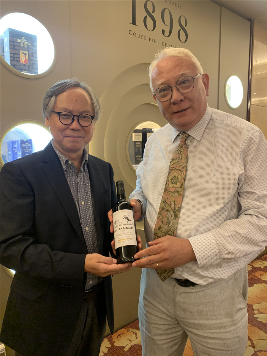 愛(ài)醇參加中央美(měi)術(shù)學院魯曉波院長(cháng)中山(shān)瑞鶴清響開(kāi)幕典禮